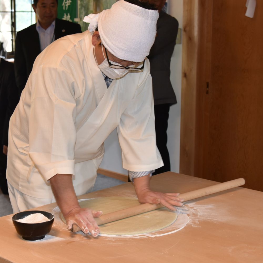 奉納祭でのそば打ち